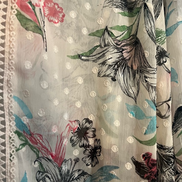 Torrid 2/2X Chiffon Clip Dot with lace inset top - Picture 6 of 12